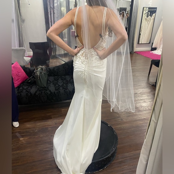 Mori Lee Form-Fitting Wedding Dress - Picture 10 of 13